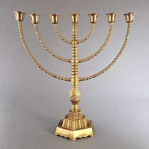 Ménorah moderne très tendance pour villas, synagogues, temples – Éclairage de table décoratif – Porte-bougie Hanouka - Product Image 6