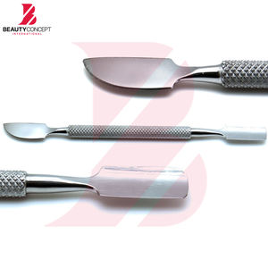 Meilleur produit : Outils de manucure et pédicure personnalisés avec logo imprimé – 4 pièces (pousse-cuticules, cuillère, coupe-ongles, lime) - Product Image 5