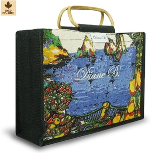 กระเป๋าหิ้วชายหาดผ้าปอกระเจาสีดำพิมพ์ลายหลากสี ขนาด 38x28x13 ซม. พร้อมสายสะพายผ้าฝ้ายและหูหิ้วแบบดอริ รับทำโลโก้ตามสั่ง ขายส่ง OEM - Product Image 1