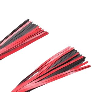 Látigo de cuero con franjas rojas y negras, mango trenzado y extremo de cadena. - Product Image 3