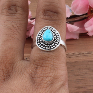 Bague en argent sterling artisanal avec sertissage en turquoise, bague vintage à granulations, bague fine à superposer, cadeau de mariage ou d'anniversaire - Product Image 5