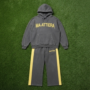 Conjunto de Sudadera con Capucha y Pantalones Anchos para Hombre, Color Gris Carbón y Amarillo, con Paneles Laterales en Contraste y Detalles de Tachuelas, Estilo Urbano, Personalizable - Product Image 6