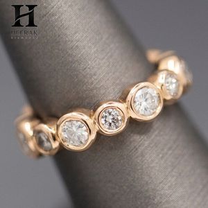 Anillo de eternidad con diamantes redondos engastados en bisel, banda de oro rosa de 14K/18K, anillo de compromiso y aniversario de bodas para mujer - Product Image 1