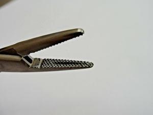 ที่จับเข็มสีเงิน รุ่นยอดนิยม อุปกรณ์การแพทย์ ที่จับเข็มผ่าตัดแบบ Mayo Hegar - Product Image 4