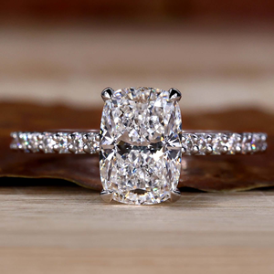 Bague pavée de diamants de laboratoire de haute qualité, taille coussin allongée, en or 18 carats personnalisé, certifiée IGI, bijoux en diamants de laboratoire VVS - Product Image 1