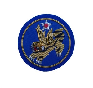 Meilleures ventes 2026 En gros Badges de blazer brodés au fil de laine, broderie entièrement artisanale, Badges de mode en fil de laine - Product Image 3