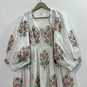 Tunique bohème formelle en coton 100% naturel, imprimée à la main, faite à la main, écologique, lavable, col en V, manches 3/4, ourlet à volants en dentelle - Product Image 2