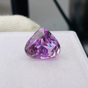 พลอยคุนไซต์ทรงหัวใจธรรมชาติ น้ำหนัก 20.82 กะรัต คุณภาพเกรด AAA ความเงางามระดับ AAA สีสวยงาม เหมาะสำหรับการขัดแต่ง ราคาถูก - Product Image 1