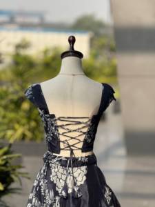 Conjunto de Lehenga Jmy Chu con diseño digital impreso y bordado con lentejuelas, con blusa y Dapatta, listo para usar. - Product Image 6