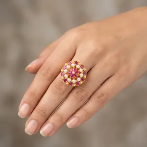 Bague de cocktail en or plaqué avec rubis et perles, bagues de mariage de luxe en perles blanches pour femmes, bijoux de fête d'inspiration vintage, vente en gros - Product Image 4