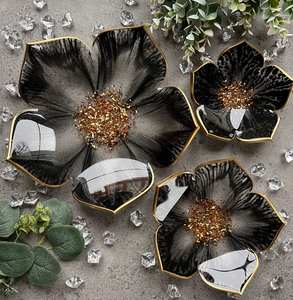 Tazón Decorativo de Resina con Forma de Flor Negra, Resistente al Calor, de Lujo, con Brillo Plateado, Artístico, Hecho a Mano, Regalo Empresarial, Estilo Moderno - Product Image 1