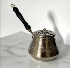 Quemador de Incienso Religioso de Metal con Mango de Madera y Tapa Grabada |   Quemador de Loban Dhoop Ecológico Hecho a Mano |   Fragancia Decorativa para el Hogar - Product Image 3