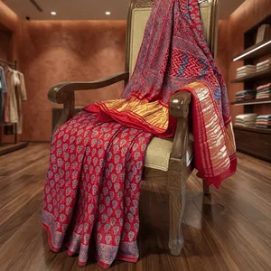 Sari de algodón y seda estampado a mano Rakta Jaal Ajrakh, modelo Banarasi, de georgette de red suave y pesada estilo Bollywood, ideal para fiestas. - Product Image 6
