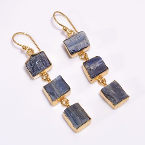 Boucles d'oreilles pendantes plaquées or 18 carats en laiton avec pierre de naissance naturelle brute sertie clos, style bohème, bijoux tendance pour femme au Royaume-Uni - Product Image 5