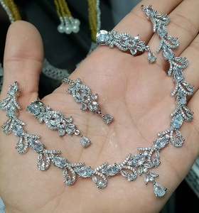 Nueva Colección de Joyería de Diseño, Conjuntos de Collar y Aretes de Cristal, Regalo de Compromiso, Diseños y Colores Personalizados - Product Image 4