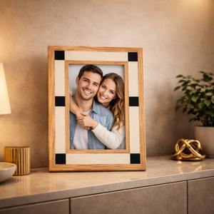 Cadre photo décoratif en résine avec accent métallique pour un style intérieur moderne et luxueux - Product Image 5