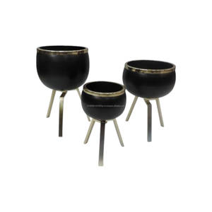 Jardinière en fer minimaliste moderne avec support Finition enduite de poudre noire personnalisée pour la maison ou le jardin Prix de gros - Product Image 5