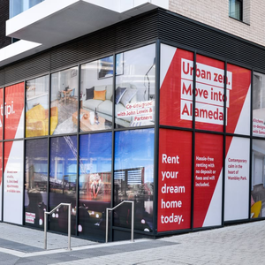 Impression d'autocollants personnalisés pour fenêtres, adhésifs et non adhésifs, pour surfaces en verre, usage domestique, bureau et commercial - Product Image 1