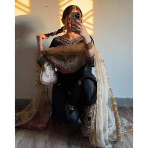 Hermosa parte superior e inferior de mujer con Dupatta para fiestas Conjunto elegante - Product Image 3