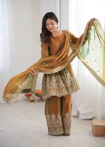 Ensemble Palazzo en Soie Bicolore pour Femme de Qualité Export avec Broderie Miroir Lourde, Haut et Palazzo Entièrement Cousus - Product Image 1