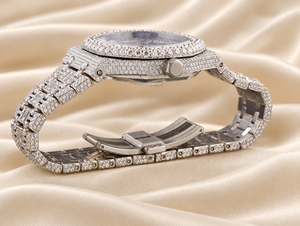 นาฬิกา Raj Gems Iced Diamond Quartz Glass ตัวเรือนกันน้ำ สายสแตนเลส สตีล แสดงวันที่ ดีไซน์หรูหรา แฟชั่นสำหรับทุกเพศ ขนาด 41 มม. - Product Image 3