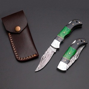 Cuchillo Plegable de Caza de Acero de Damasco Hecho a Mano con Mango de Madera Pakka y Empuñadura de Acero, Grado Industrial OEM - Product Image 1