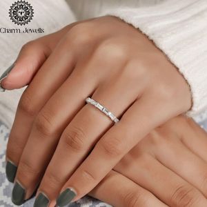Bague d'éternité minimaliste en argent 925 et moissanite pour femme, sertie de moissanites taille baguette, collection Charm_Jewells - Product Image 3