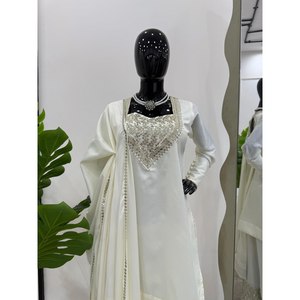Salwar Kameez en soie de créateur, haut-bas et dupatta avec broderies de fils et de sequins, taille XL, pour mariages - Product Image 1