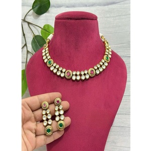 Ensemble collier et boucles d'oreilles ethniques de qualité supérieure en laiton plaqué or, avec des pierres Kundan, Moissanite et Meena, pour femmes, cadeau traditionnel pour mariage ou fête - Product Image 1