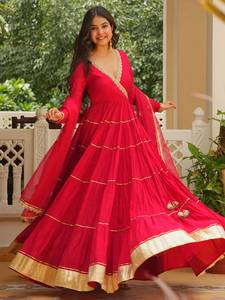 Robe longue plissée rouge à volants, ensemble Lehenga Choli ethnique brodé à col en V, en polyester à séchage rapide pour mariage, fête, Diwali - Product Image 1