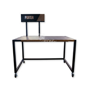 Expositor de Ropa Moderno de Metal Cromado con Ruedas, Soporte de Exhibición Independiente para Comercios Minoristas, Fabricante OEM de Vietnam ADONG A74 - Product Image 1