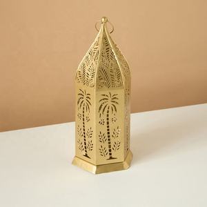 Lanterne à bougie en métal de style marocain avec verre coloré, lanterne décorative suspendue vintage pour la maison, le Ramadan, les mariages et les événements - Product Image 4