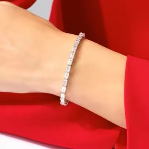 Bracelet en diamant moissanite étincelant, or blanc 18 carats de haute qualité, bijoux hip-hop inaltérables pour hommes et femmes - Product Image 1