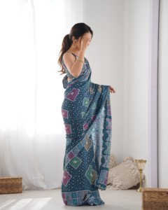 Sari Azul Chinnon con Patrones Geométricos, Estilo Tradicional para Mujer, Corte Regular, Ropa Casual para Fiesta, Secado Rápido - Product Image 3