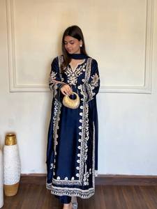 Conjunto Indio-Pakistaní Azul Bordado, Kurta Larga Tipo Terciopelo con Dupatta, Vestido Tradicional para Fiesta o Boda - Product Image 3