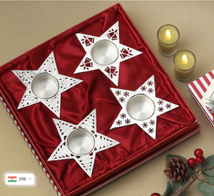 Panier de Noël avec un ensemble de 4 porte-bougies en forme d'étoile - Product Image 1