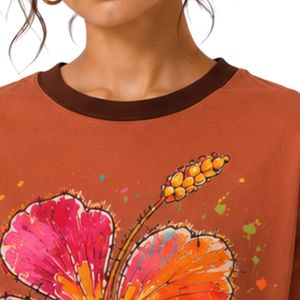 Camiseta Extra Grande para Mujer en Color Marrón Óxido con Estampado Gráfico de Flor de Hibisco Colorida, Camiseta Casual de Algodón para Verano, Personalizada OEM ODM al por Mayor - Product Image 5