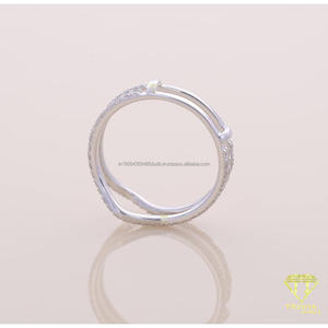 Bague croisée en argent sterling 925 avec diamants Moissanite de luxe et rangées de pierres incurvées pour les détaillants et revendeurs de bijoux - Product Image 6