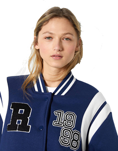 Chaqueta Bomber Corta Estilo Universitario para Mujer al por Mayor, Chaqueta Varsity Personalizada con Letras, Moda Urbana, Estilo Universitario, Fabricación OEM - Product Image 6