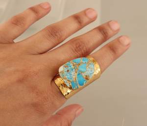 Bague Statement Turquoise Mohave en Argent Sterling 925 Plaqué Or 14K, Large Bande Réglable, Bijou Fait Main avec Pierre Précieuse - Product Image 3