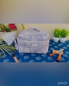 Sac de toilette en coton matelassé imprimé, grande taille, idéal pour le maquillage, fait main, motif imprimé au bloc, cadeau parfait pour les voyages - Product Image 3