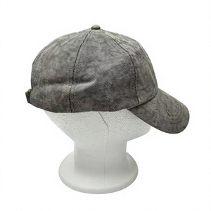 Casquette unisexe décontractée VYRRA INTERNATIONAL, réglable, avec logo brodé, couleurs beige et bordeaux, 100% coton, tissu respirant, quatre tailles - Product Image 2