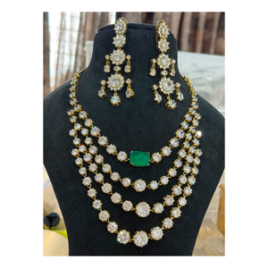 Conjunto de Collar y Aretes de Circonita Cúbica Verde Esmeralda Premium para Novias - Product Image 4