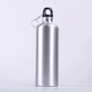 Bouteille d'eau sportive en aluminium personnalisée avec mousqueton - Tasse en métal réutilisable pour le camping et les voyages en plein air - Product Image 3