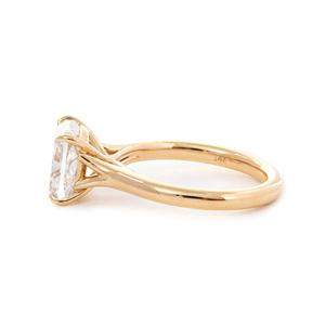 Bague de fiançailles solitaire personnalisée en or jaune 14 carats avec diamant de laboratoire taille coussin de 3,5 carats, sertissage 4 griffes, certifiée IGI - Product Image 4