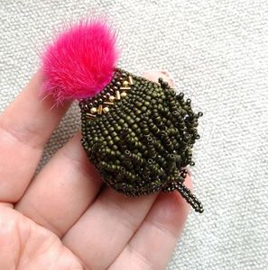 MD HANDICRAFTS Élégante Broche Fleurie Brodé avec Perles Fines et Accents de Cristal - Cadeau d'Anniversaire de Mariage pour Femmes et Enfants - Product Image 6