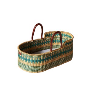 Cesta cambiador de mimbre verde con diseño de algas marinas al por mayor, además de cesta cambiador de ratán para niños con asas marrones para mesas de bebé - Product Image 1