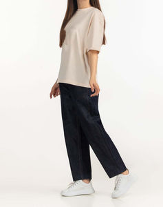 Camiseta Informal Transpirable Premium para Mujer, Camiseta Beige Extra Grande, Camiseta Clásica Beige con Hombros Caídos, Corte Moderno Extra Grande - Product Image 5