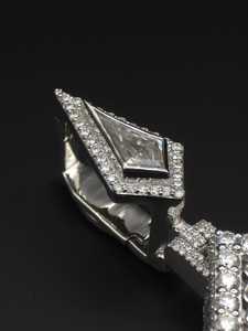 Pendentif en moissanite en forme de flèche, argent 925 plaqué rhodium, taille baguette, sertissage en canal, thème luxe, unisexe, pour usage quotidien - Product Image 5