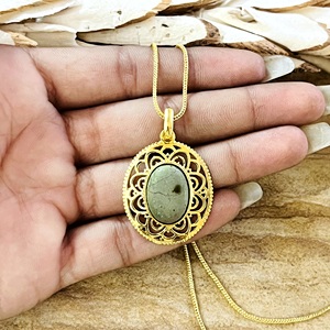 จี้ห้อยคอทรงโบโฮลายดอกไม้ ดีไซน์ทันสมัย ทำจากทองเหลืองชุบทอง 18k สำหรับผู้หญิง จี้รูปไข่ลายฉลุ สำหรับขายส่งแบบ OEM ODM - Product Image 2